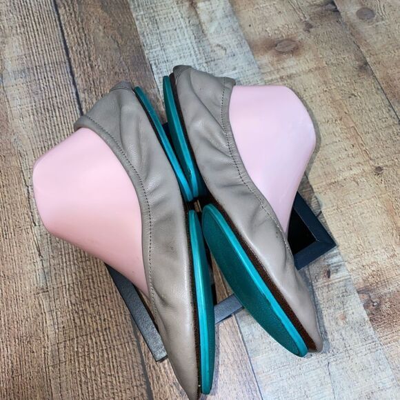 Tieks by Gavrieli Beige Ballet Flats Size 8 Foldabale Leather - Picture 4 of 10